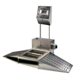 ST500 STERIJOB INOX S RAMPAMA + STERIPLUS INOX SA STALKOM – senzor za istisak sredstva dezinfekcije ruku i obuće – dispenzer za dezinfekciju ruku i obuće AISI 304 NEHRĐAJUĆI ČELIK